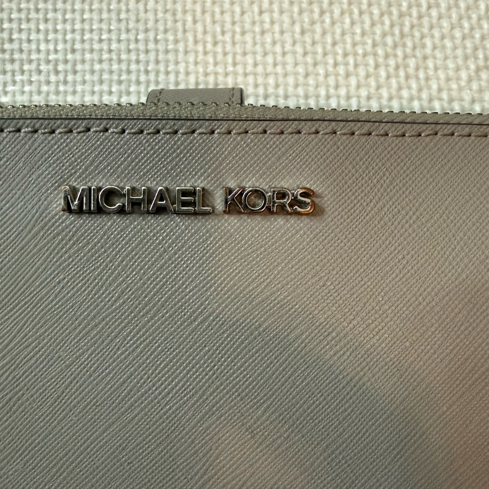 Michael Kors Jet Set Travel Large Double Zip Wallet Wristlet | Gray Silver | EUC - Picture 2 of 11